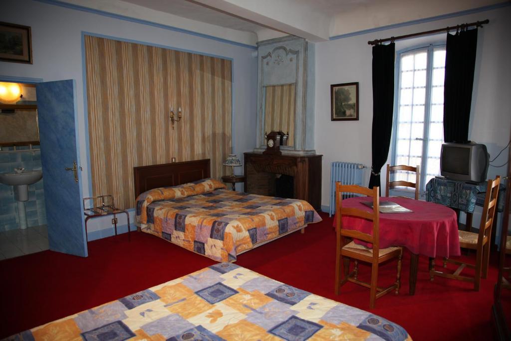 Hôtel du Fiacre Carpentras Quarto foto