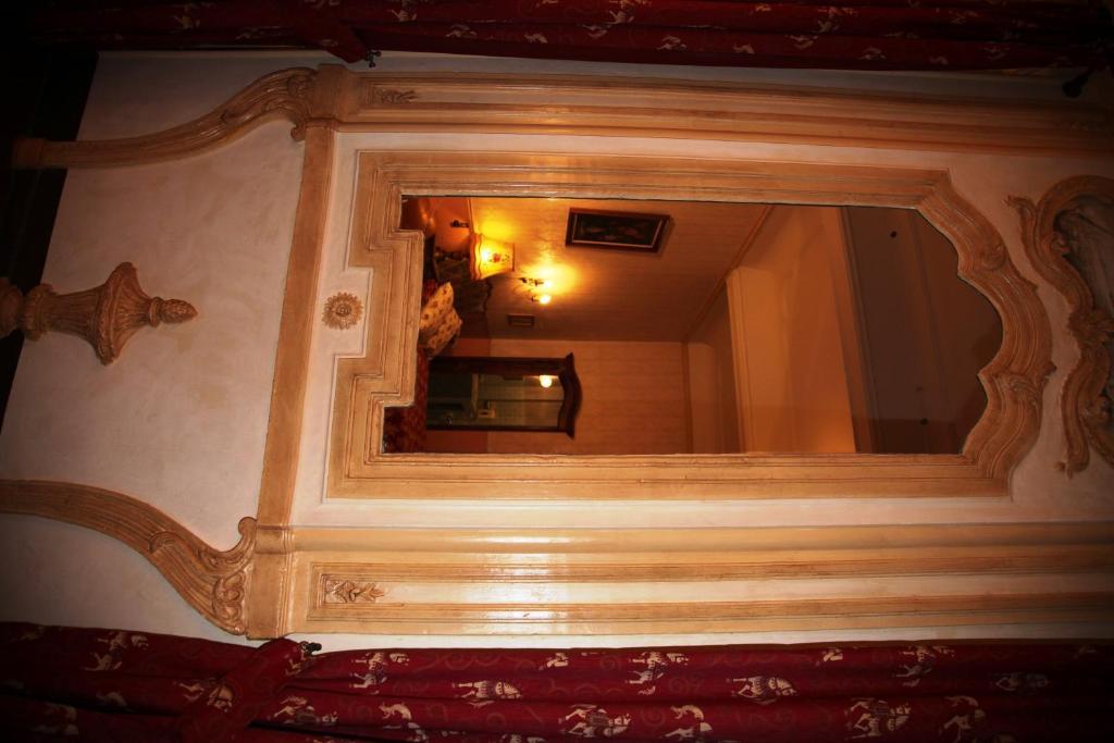 Hôtel du Fiacre Carpentras Quarto foto