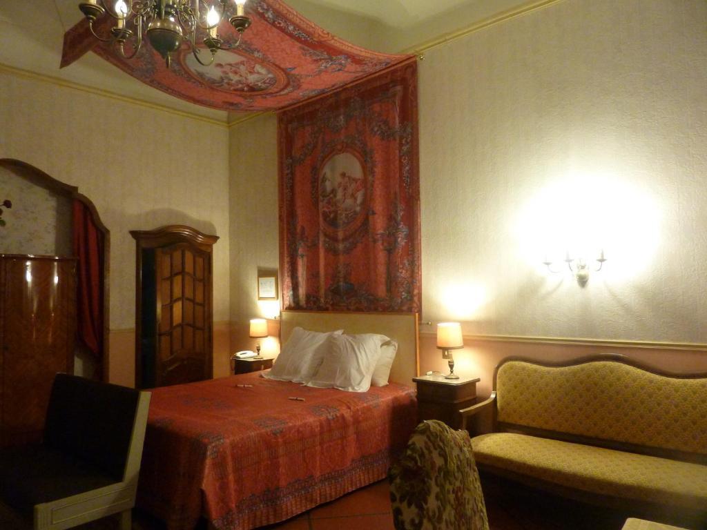 Hôtel du Fiacre Carpentras Quarto foto