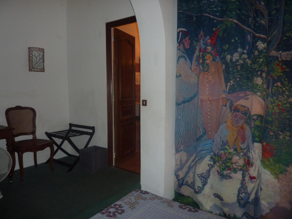 Hôtel du Fiacre Carpentras Quarto foto