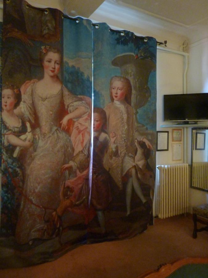 Hôtel du Fiacre Carpentras Quarto foto